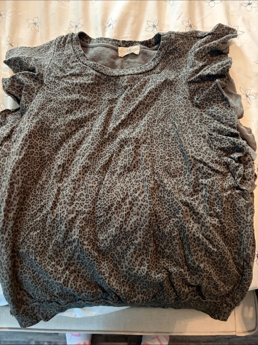 T.la anthropology Grey Leopard Ruffle Sleeve Women's Top